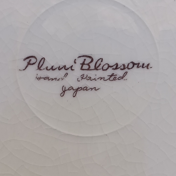 Large dinner plate plum blossom hand-painted in China - Picture 2 of 3